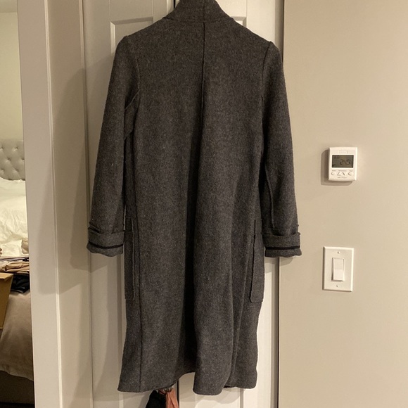 Used - Zara warm jacket. Size S has asymmetrical front. Nice for layering - Picture 2 of 2